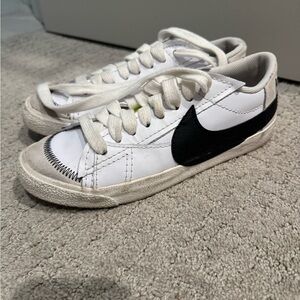 Womens Nike Blazer Low '77 Jumbo Swoosh White Sail Black DQ1470-101 Retro Shoe 9